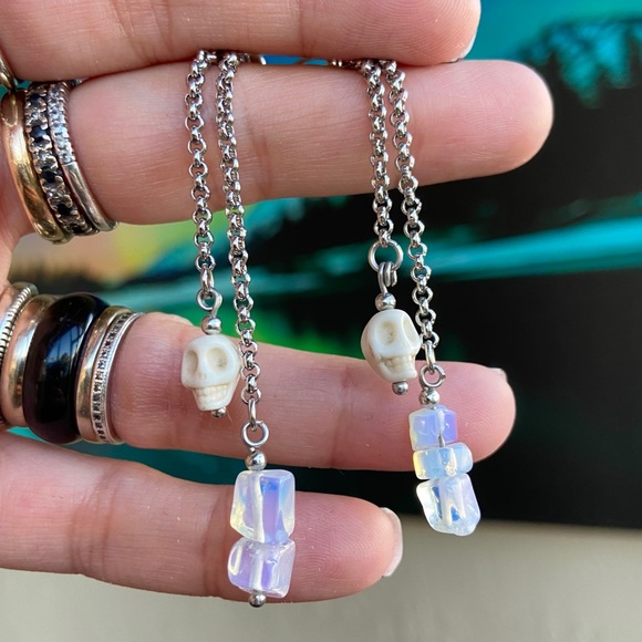White Skull & opalite stainless steel earrings - Picture 4 of 15